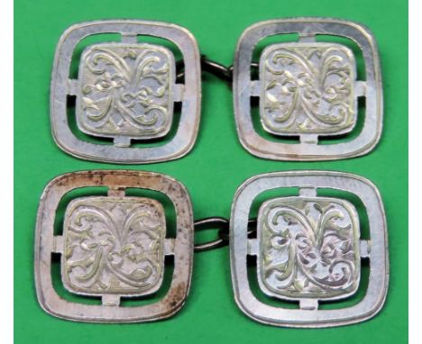 Pair of vintage piercework decorated 9ct gold cufflinks. Approx. 2.8g

one chain dislodged from other 