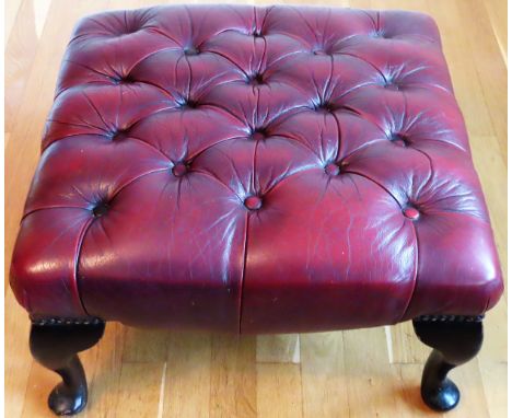 Vintage Ox blood red leather Chesterfield footstool. Approx. 31 x 75cms

reasonable used condition with wear due to age 