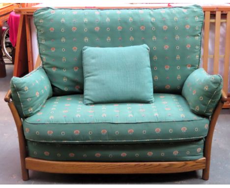 Ercol mid 20th century oak spindle back two seater country style settee. Approx. 97 x 133 x 69cms

reasonable used condition 