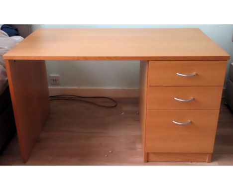 20th century light oak three drawer writing desk. Approx. 73 x 121 x 65cms

reasonable used condition with minor scuffs and s