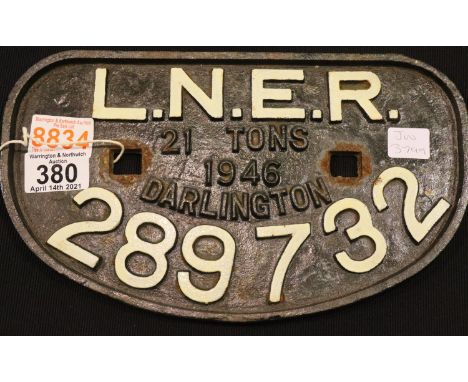 Railwayana, cast iron wagon plate 289732, LNER Darlington 1946. P&amp;P Group 3 (£25+VAT for the first lot and £5+VAT for sub