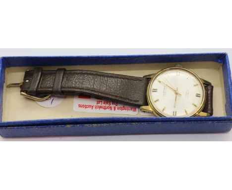 Gents 17 jewel J.W Benson wristwatch on a leather strap, D: 3 cm. P&P Group 1 (£14+VAT for the first lot and £1+VAT for subse