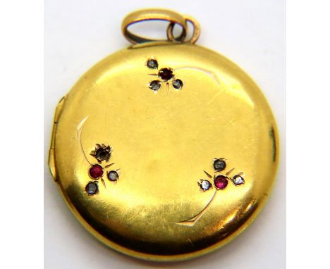 9ct gold antique locket 2.8g.  P&amp;P Group 1 (£14+VAT for the first lot and £1+VAT for subsequent lots) 