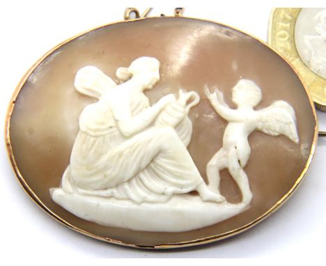 9ct gold cameo brooch, 10.6g. P&amp;P Group 1 (£14+VAT for the first lot and £1+VAT for subsequent lots) 