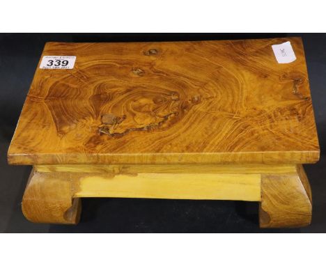 Contemporary Oriental hardwood statue or vase stand, 30 x 20 x 13 cm H. P&amp;P Group 3 (£25+VAT for the first lot and £5+VAT