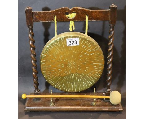 Brass dinner gong with oak frame and mallet. P&amp;P Group 2 (£18+VAT for the first lot and £3+VAT for subsequent lots) 