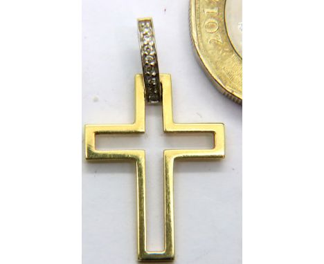 18ct gold, diamond set cross, 1.1g. P&amp;P Group 1 (£14+VAT for the first lot and £1+VAT for subsequent lots) 