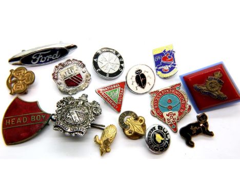 Mixed enamel badges including Butlins. P&amp;P Group 1 (£14+VAT for the first lot and £1+VAT for subsequent lots) 