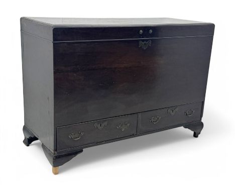 George III oak mule chest, rectangular hinged lid above a plain front, over two drawers fitted with brass escutcheons and han