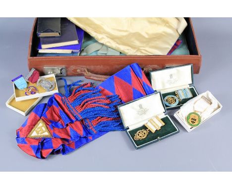 Early 20th Century Royal Sussex Lodge of Emulation - Grand Lodge of Wiltshire Masonic Regalia and Jewels.&nbsp; This lot incl