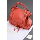 Große Chloé „Marci“ Tasche, korallfarbenes genarbtes Kalbsleder, goldfarbene Hardware, innen khakif