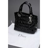Christian Dior Tasche "Lady Dior", schwarzes gestepptes Lackleder, silberfarbene Hardware und Charm