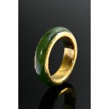 Jade Reifring in gehämmerter Gelbgold 750 Schiene, 4,4g, Gr. 52