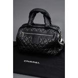 Chanel Tasche "Cocoon", schwarzes gestepptes Nappaleder, silberfarbene Hardware, Zwei-Wege-Reißvers