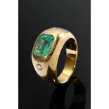 Handgefertigter Gelbgold 750 Bandring mit oktogonalem Smaragd (ca. 1.60ct) und 2 Brillanten (zus. c