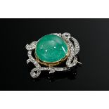 Weiß- und Gelbgold 585 Nadel mit großem Smaragd Cabochon (ca. 20.4ct, Oberfläche beschädigt) in ver