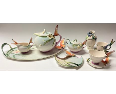 A Franz porcelain butterfly tea service comprising teapot, cream jug, sucrier, cup, saucer, etc; a similar hummingbird vase, 