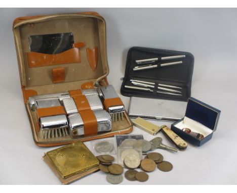GENT'S VINTAGE TRAVEL CASE, silver thimble, badges, vintage coinage and collectable crowns and other interesting items