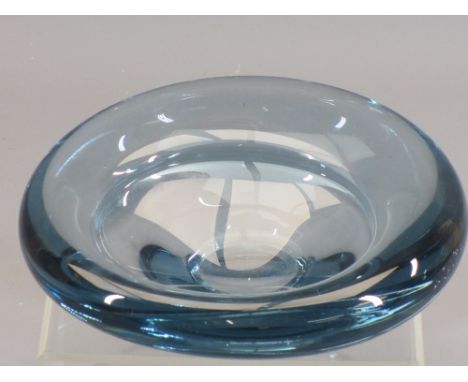 PER LUTKEN HOLMEGAARD (Danish 1956) ART GLASS BOWL, 18cms diameter