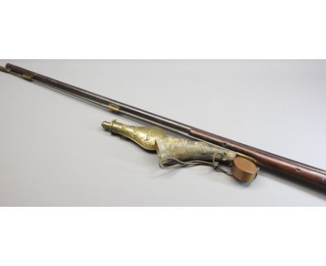 18TH CENTURY ENGLISH FLINTLOCK FOWLING PIECE/GUN - with horn powder and brass shot flask, 46.5in steel single barrel, muzzle 