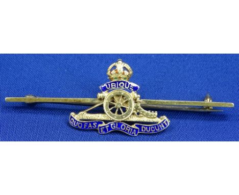 15CT GOLD ROYAL ARTILLERY SWEETHEART BROOCH - with blue enamel detail to the motto, 5.25cms across, 4.4grms