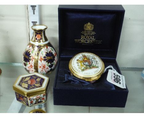 TWO ROYAL CROWN DERBY MINIATURE TRINKETS, (chip to rim on vase) and a boxed Royal Worcester 'Queen Elizabeth II Golden Jubile