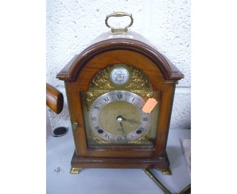 AN ELLIOTT BRACKET CLOCK, with Tempus Fugit to the arch, brass feet, height approximately 22cm (key)