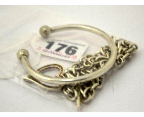 TWO ITEMS OF JEWELLERY, to include a torque bangle and a necklace (2)