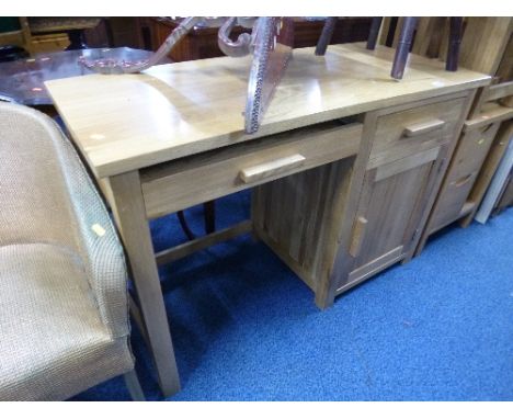 A LIGHT OAK COMPUTER DESK, (s.d.)