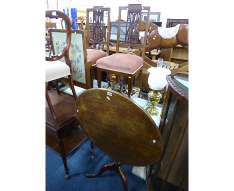 A GEORGIAN OAK CIRCULAR TILT TOP TRIPOD TABLE, and a pair of mahogany inlaid dining chairs (sd) (3)