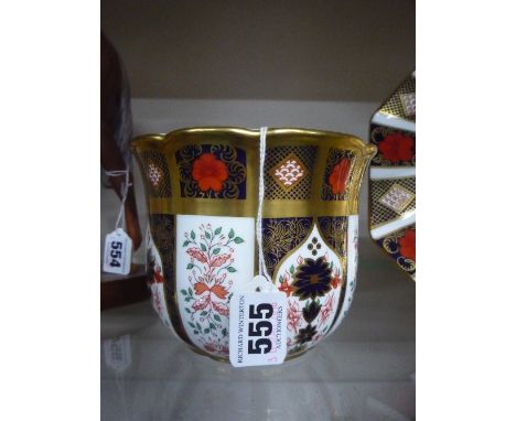 A ROYAL CROWN DERBY OLD IMARI '1128' PLANTER, solid gold band (seconds), height approximately 11.5cm