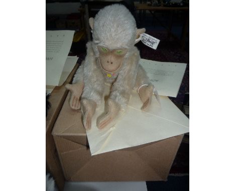 A BOXED LIMITED EDITION STEIFF JACKO CHIMPANZEE 1929, height approximately 17cm (certificate)