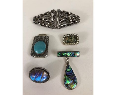Collection of vintage Jewellery/ brooches to include Silver and butterfly wing, hammered with Turquoise stone, seed pearls wi