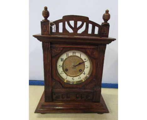 An oak cased Edwardian mantle clock