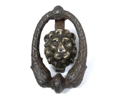 AN ANTIQUE CAST IRON AND BRASS DOOR KNOCKER of lion's head form 12cm x 18cm 