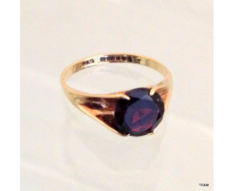 A 9ct gold ladies garnet ring size N