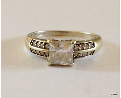 A 9ct gold ring size P