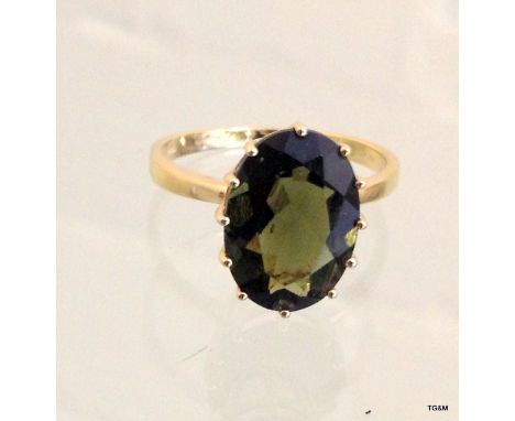 A 9ct gold ladies green quartz ring size P
