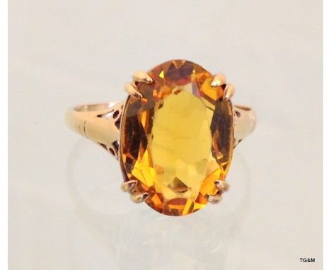 A 9ct gold ladies quartz ring size N