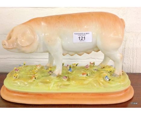 A ceramic pig