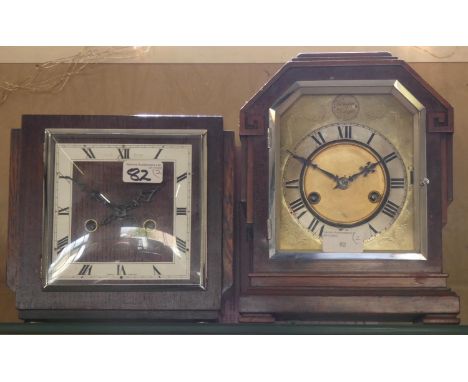 An Edwardian walnut cased manual wind mantle clock, Roman numerals, together with an oak cased manual wind mantle clock by En