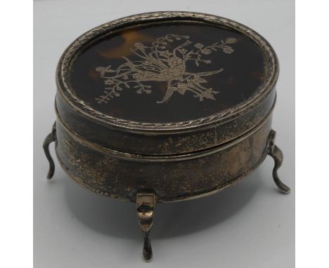 A silver and tortoiseshell trinket box, Birmingham 1907, with floral pique decoration, 6.5 cm. 