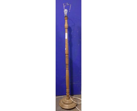 Oak standard lamp, H: 150 cm. All electrical items in this lot have been PAT tested for safety and have passed. This does not