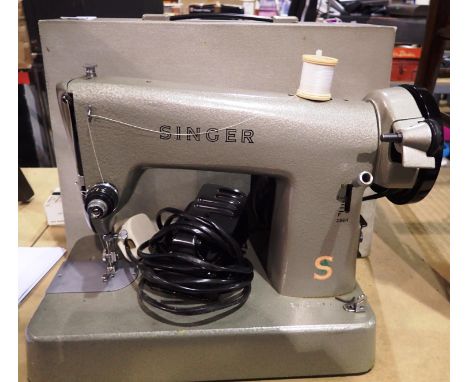 Cased Singer sewing machine. All electrical items in this lot have been PAT tested for safety and have passed. This does not 