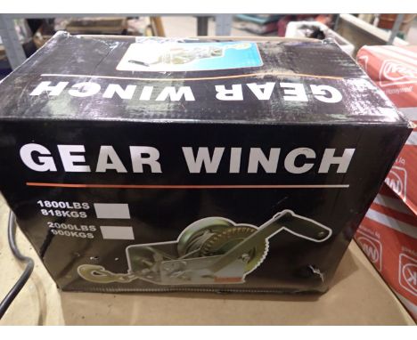 New and unused 2000lb manual gear winch. P&amp;P Group 1 (£14+VAT for the first lot and £1+VAT for subsequent lots) 