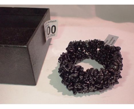 Tourmaline elasticated bangle. P&amp;P Group 1 (£14+VAT for the first lot and £1+VAT for subsequent lots) 