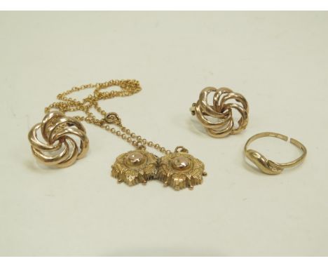 A 9ct gold double star pendant on chain, earrings and ring, approximately 4g 
