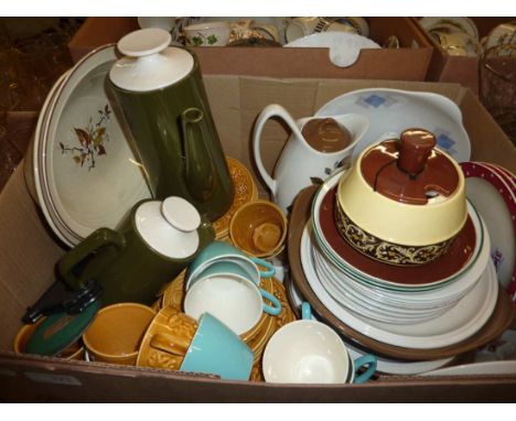 Selection of assorted tea ware inc Mid Winter, Royal Doulton Wild Cherry, Carltonware, Royal Worcester Evesham Vale