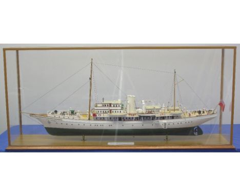 WELL MADE SCALE MODEL OF THE TRADITIONAL LUXURY STEAM/DIESEL YACHT 'LADY MARGARET', a model based on the yacht 'Virginia', bu