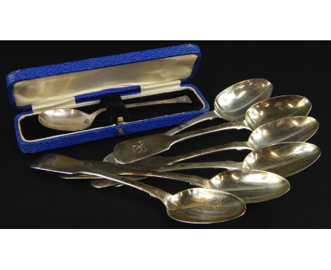 A collection of small silver, to include a set of six George IV silver teaspoons, engraved with the initial R, 3oz, and a sma